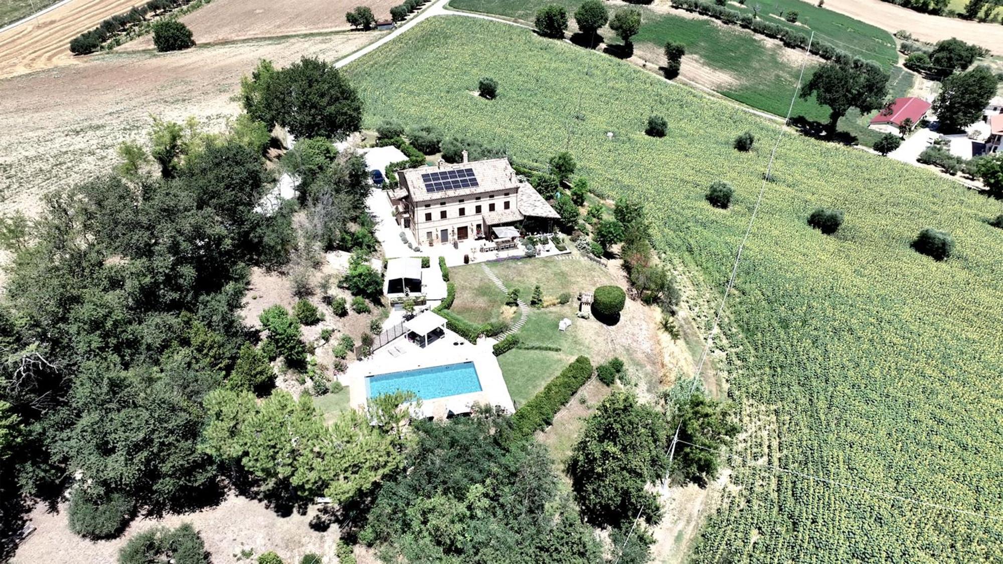 Bed And Breakfast La Vecchia Scuola Montefano Luaran gambar